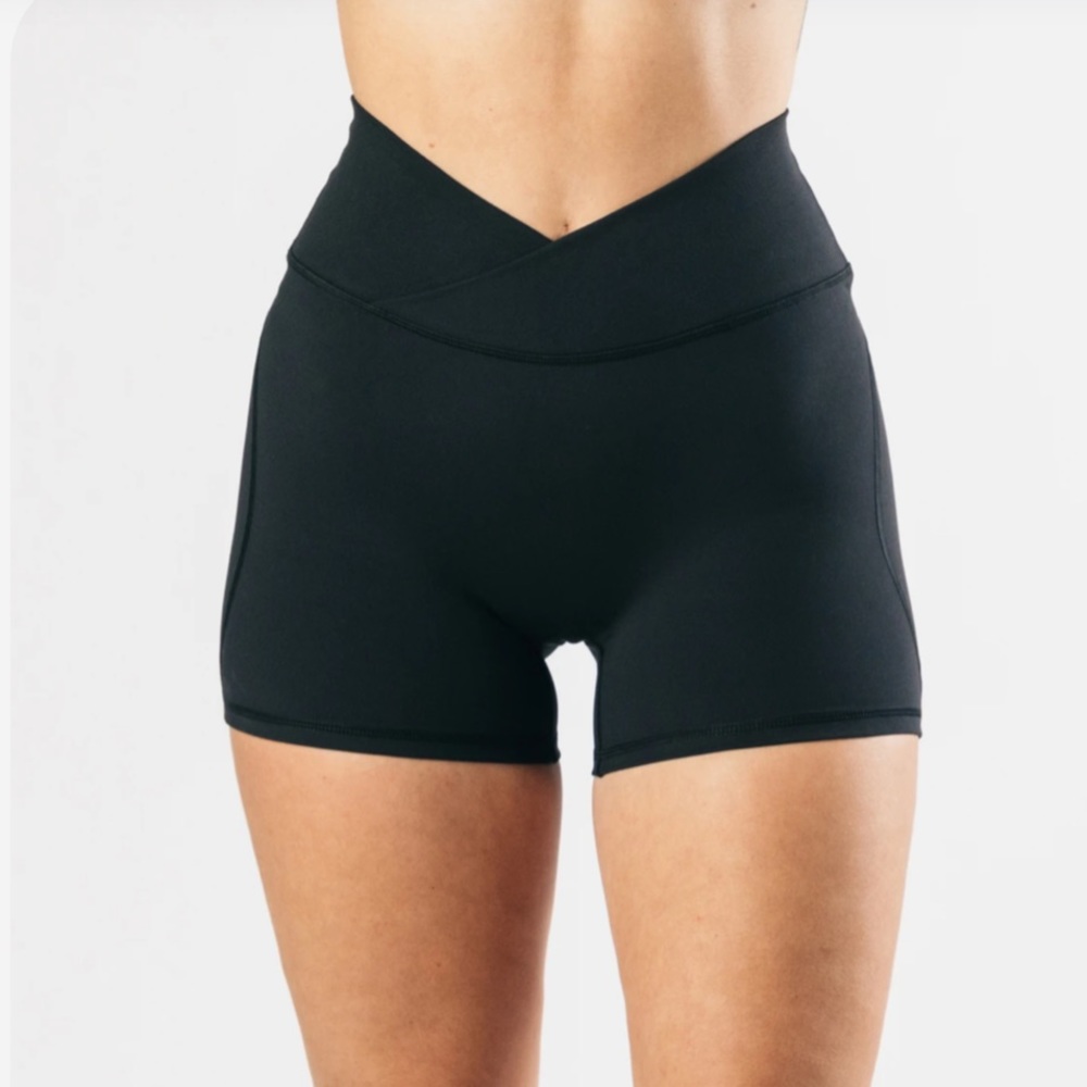 Alphalete Surface Power Shorts XS Black